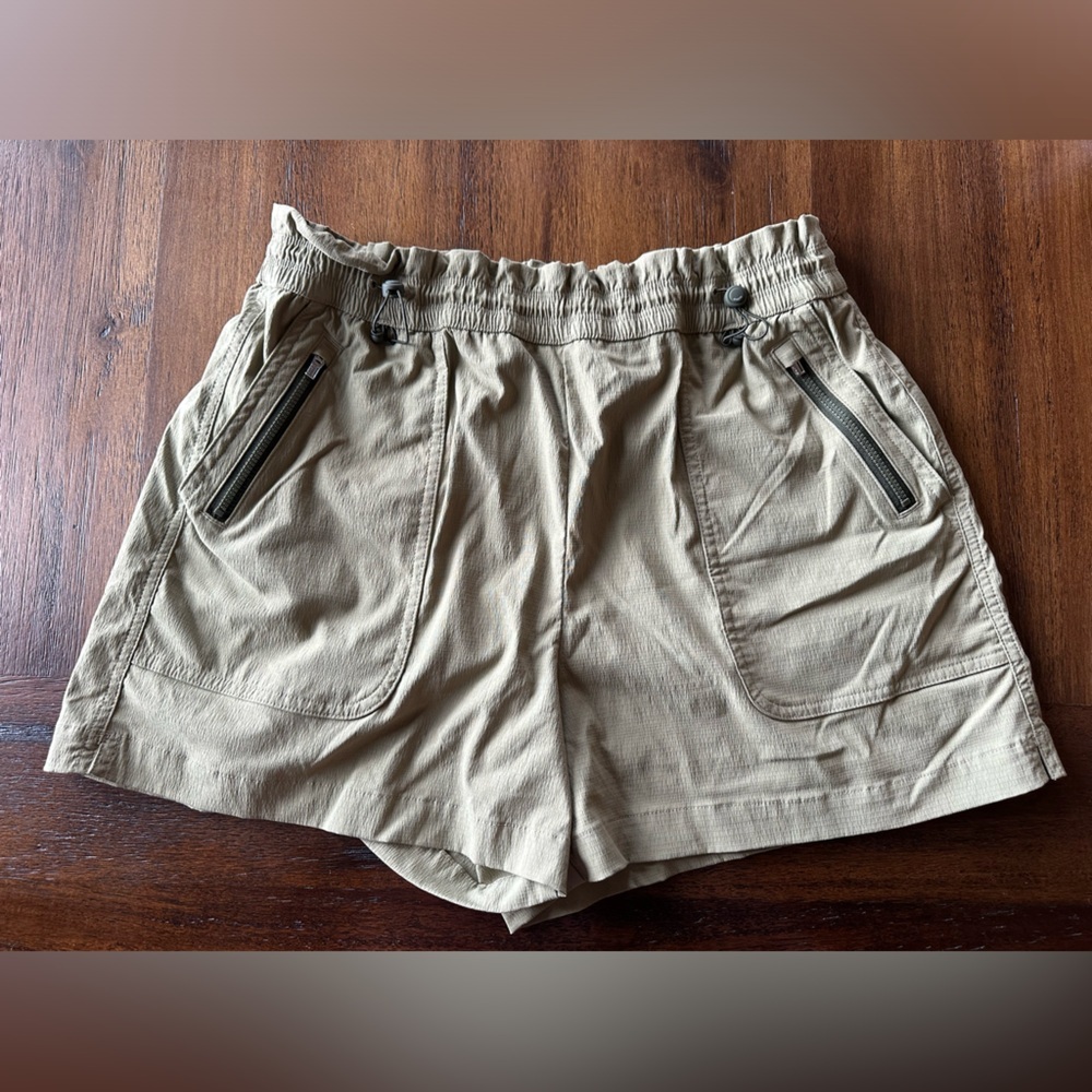 Athleta Green Women's Shorts- size Medium
